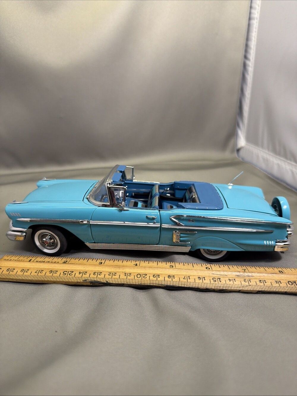 Danbury Mint 1:24 1958 Chevrolet Impala Convertible - Turquoise - Loose